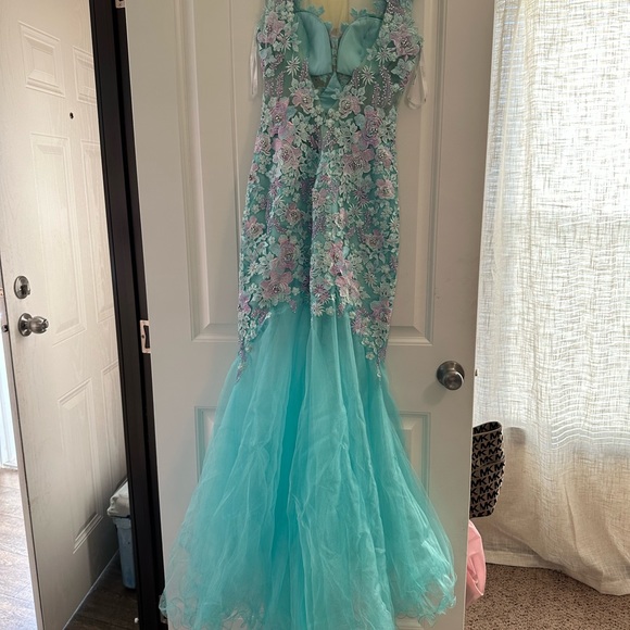 Prom dress - Picture 4 of 4
